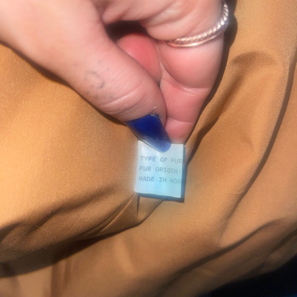 Authentic Fox Fur Coat- Henig Furs- PERFECT Condition, Like New - Picture 7 of 8